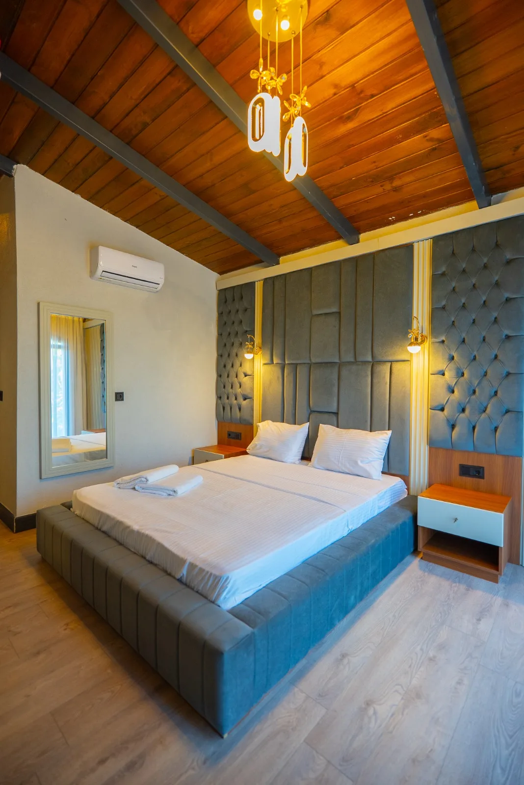 Berra Resort Tatil Köyü'nde modern ve konforlu bir bungalov görünümü
