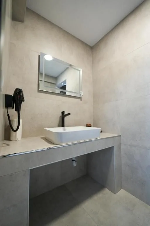 Eight Sapanca otelinin modern ve şık banyo tasarımı