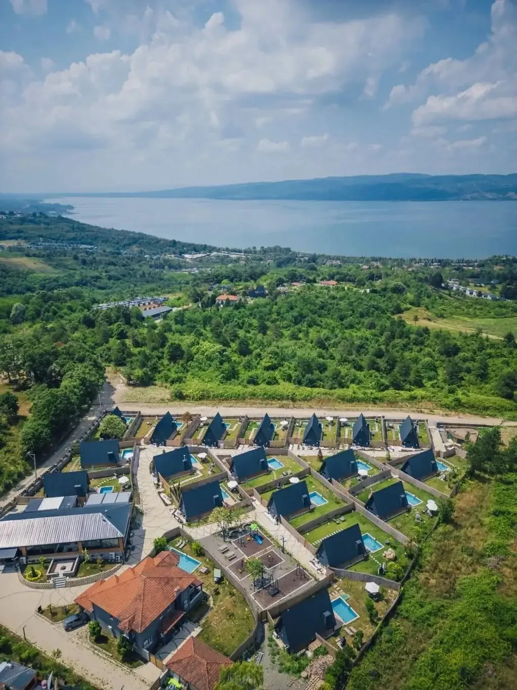 Sapanca My Resort Prive genel görünüm, özel havuzlu bungalovlar ve doğal manzara