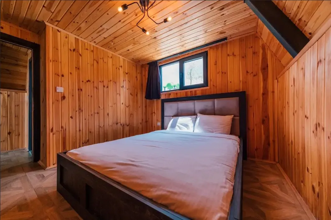 Sapanca My Resort Prive'de konforlu bungalov odası