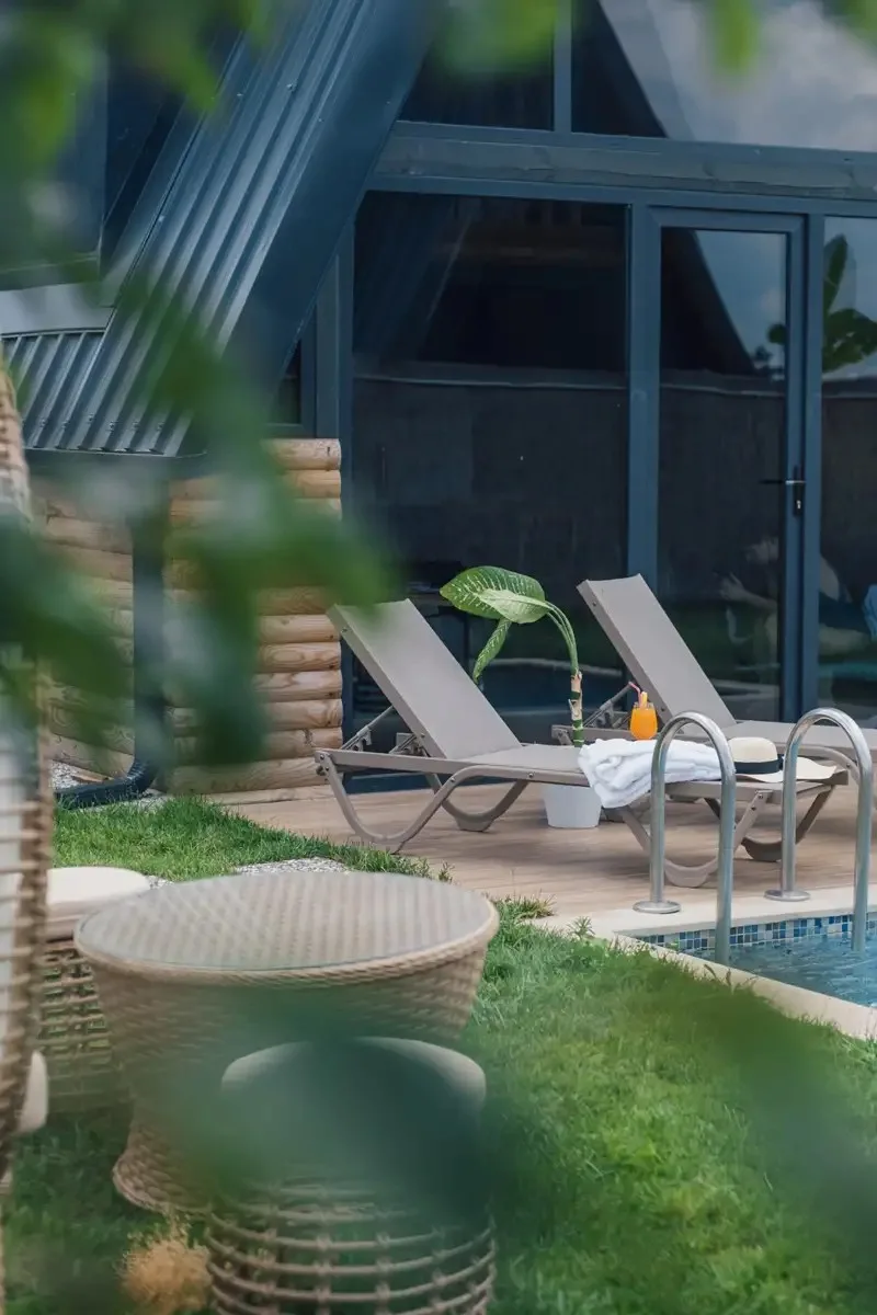Sapanca My Resort Prive'de özel havuzlu bungalovlar ve dinlendirici bahçe.