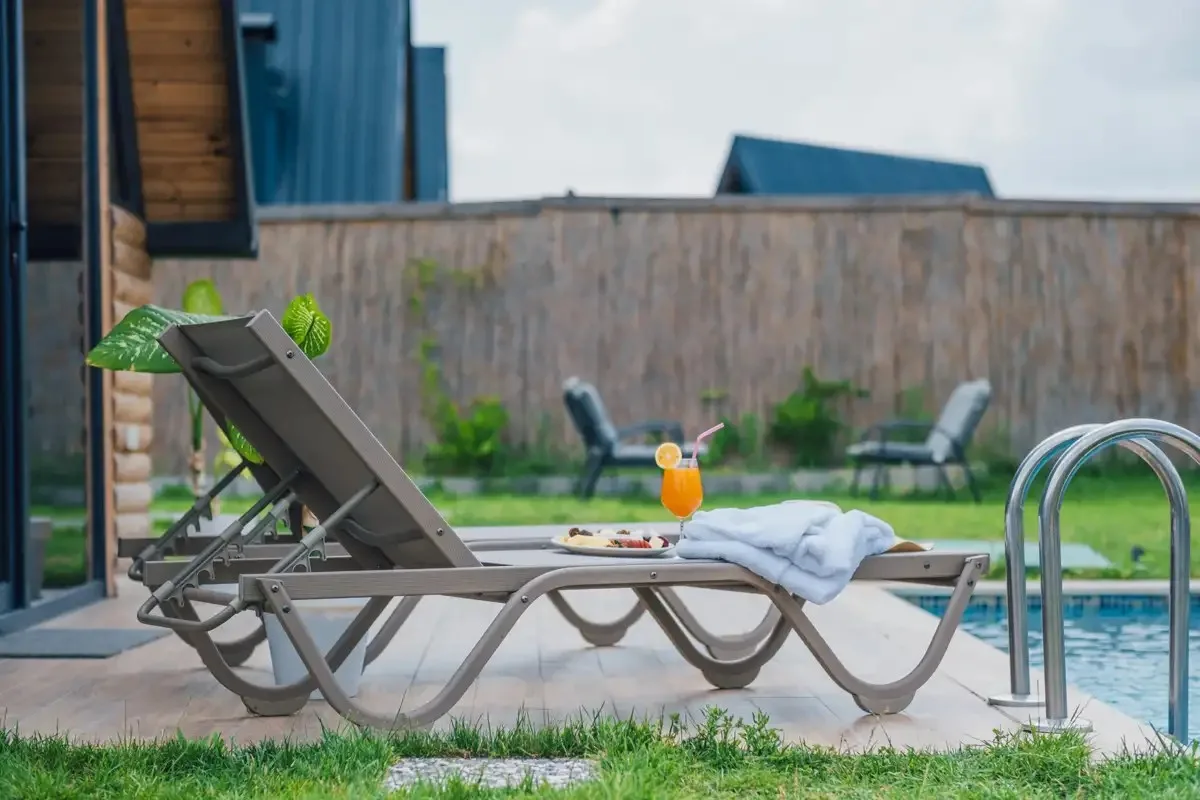 Sapanca My Resort Prive'de özel havuzlu bungalov ve dinlendirici bahçe manzarası