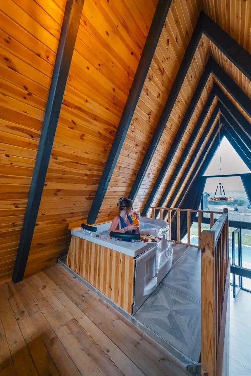 Sapanca My Resort Prive'de bir bungalovun iç görünümü, jakuzili alan