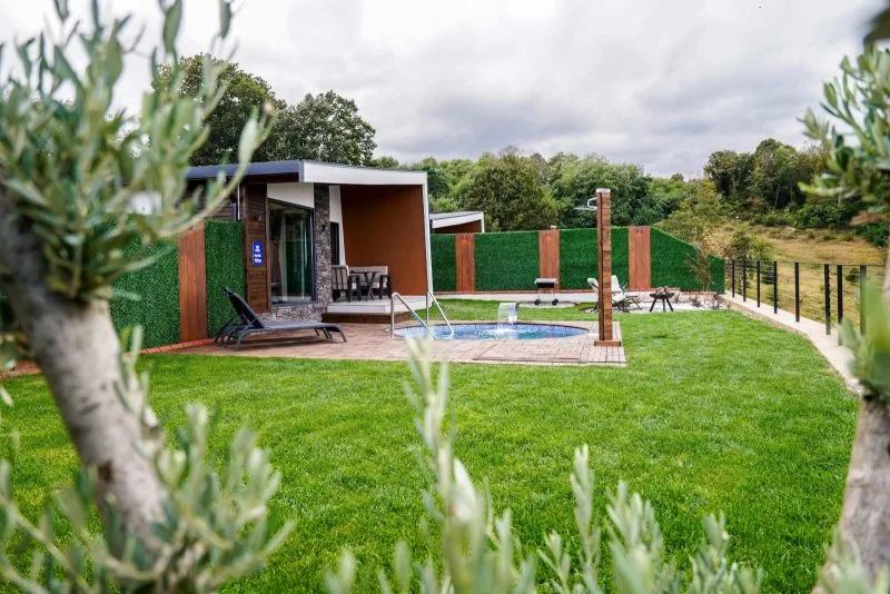 Lake Look Sapanca'daki özel havuzlu bungalovun genel görünümü